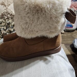 GBG Los Angeles Tan and Cream Winter Boots